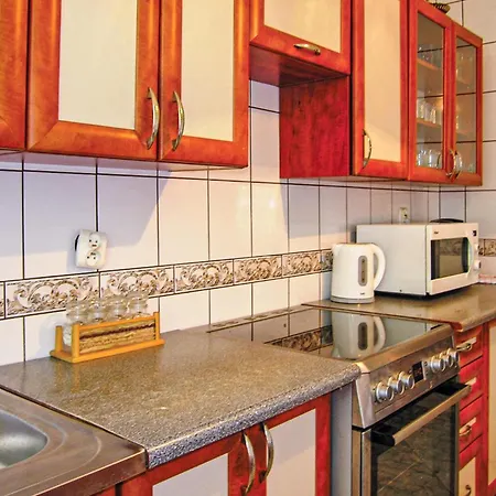 6 Bedroom Stunning In Solec Wlkp, Holiday home Sulecinek